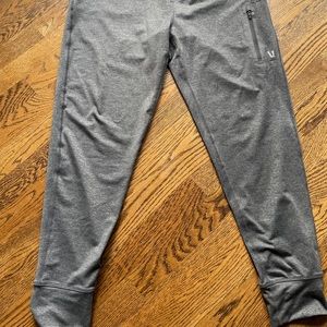 Vuori Performance jogger size medium grey